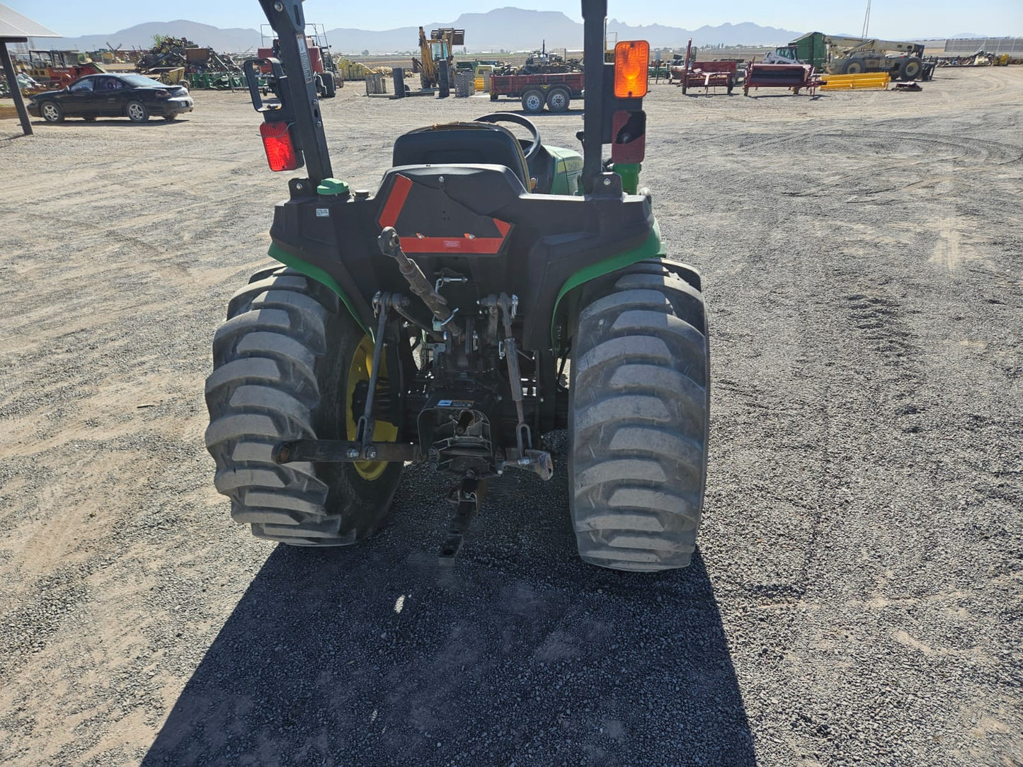 Tractor John deere modelo 3025 año 2019