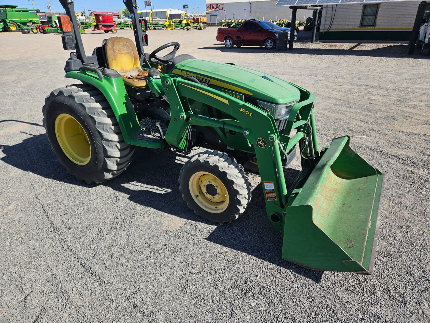 Tractor John deere modelo 3025 año 2019