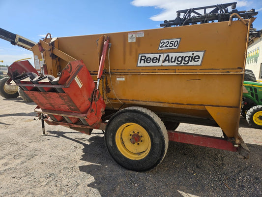 Remolque estiercolero marca knight modelo 2250