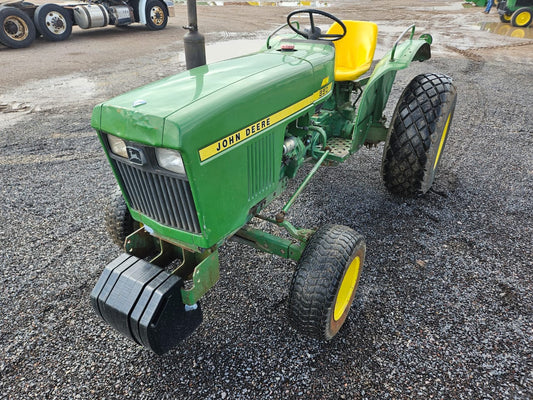 Tractor marca kohn deere modelo 850