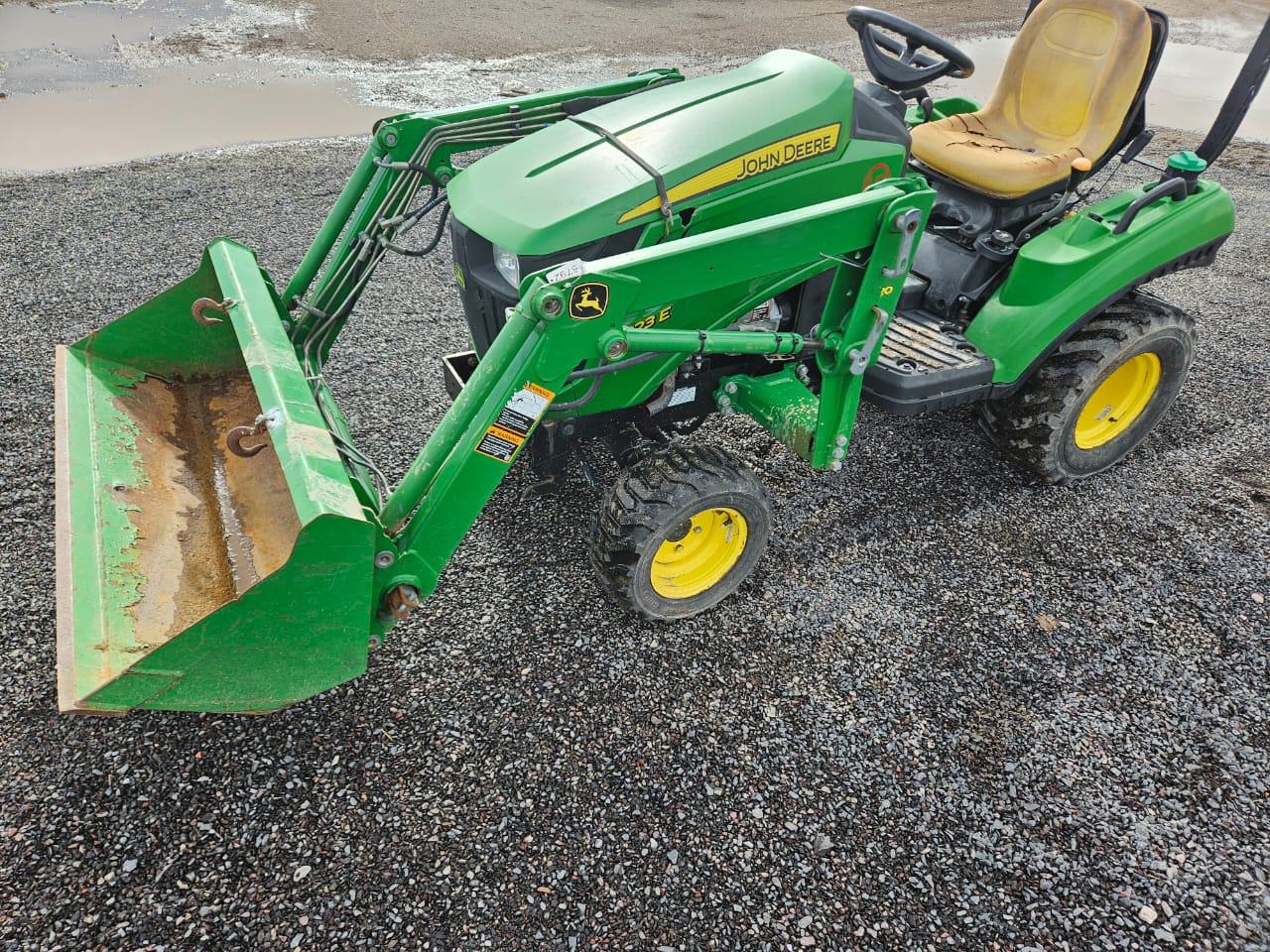 Tractor marca john deere modelo 1023E