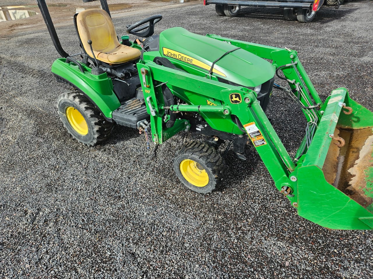 Tractor marca john deere modelo 1023E