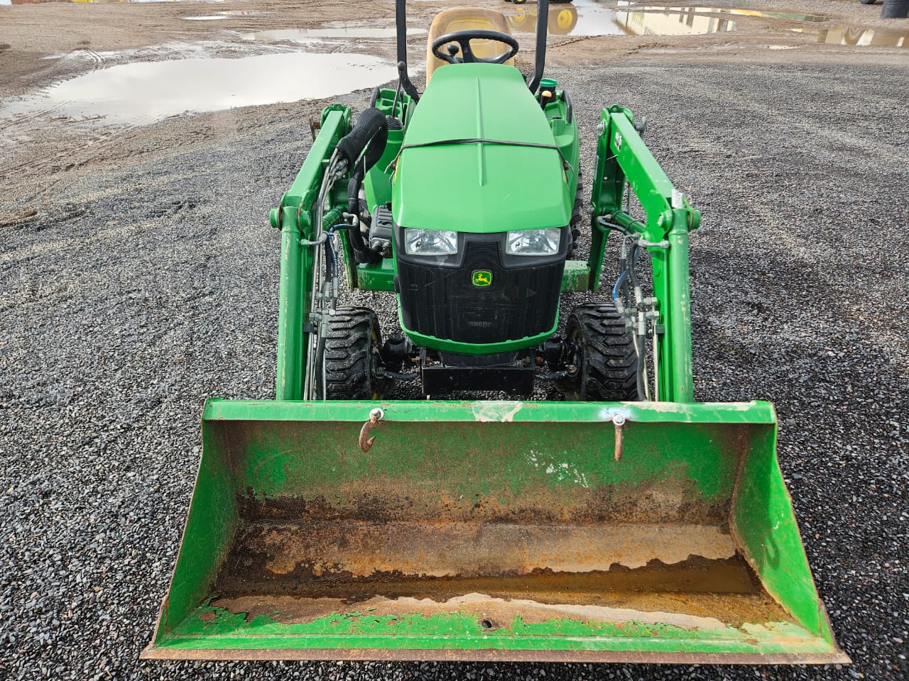 Tractor marca john deere modelo 1023E