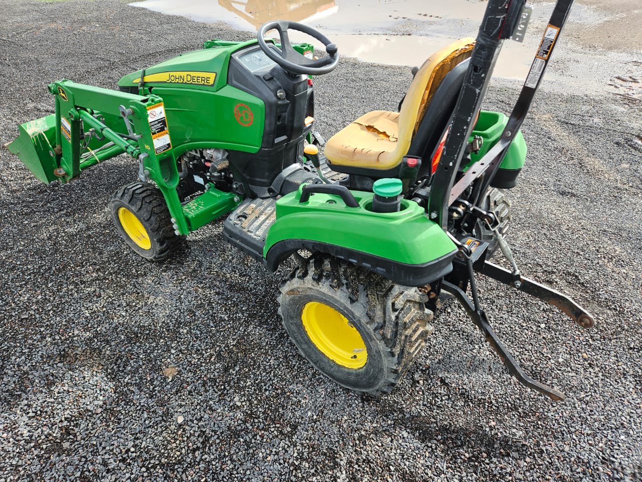 Tractor marca john deere modelo 1023E