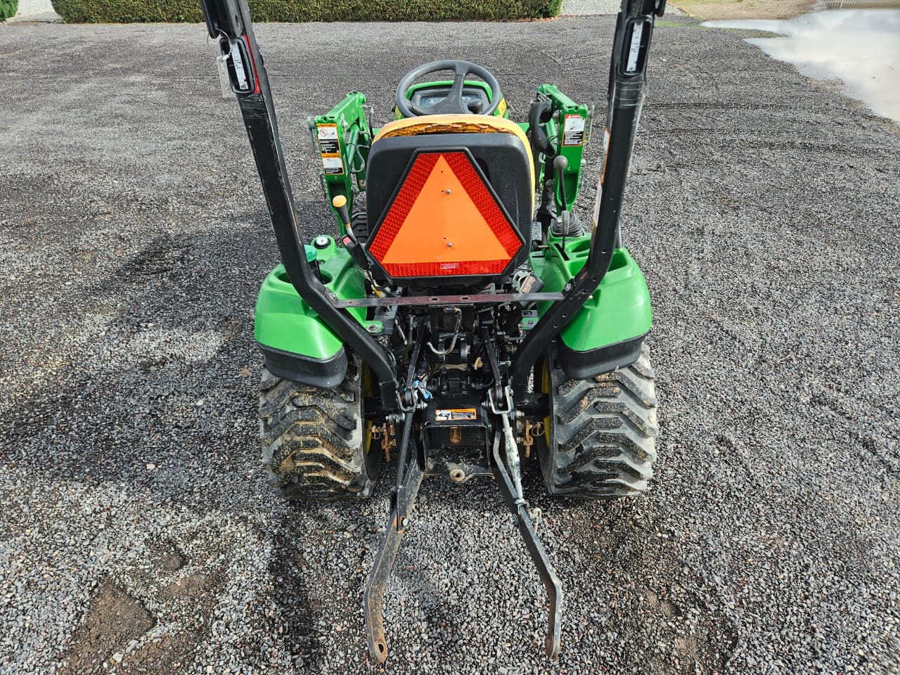 Tractor marca john deere modelo 1023E
