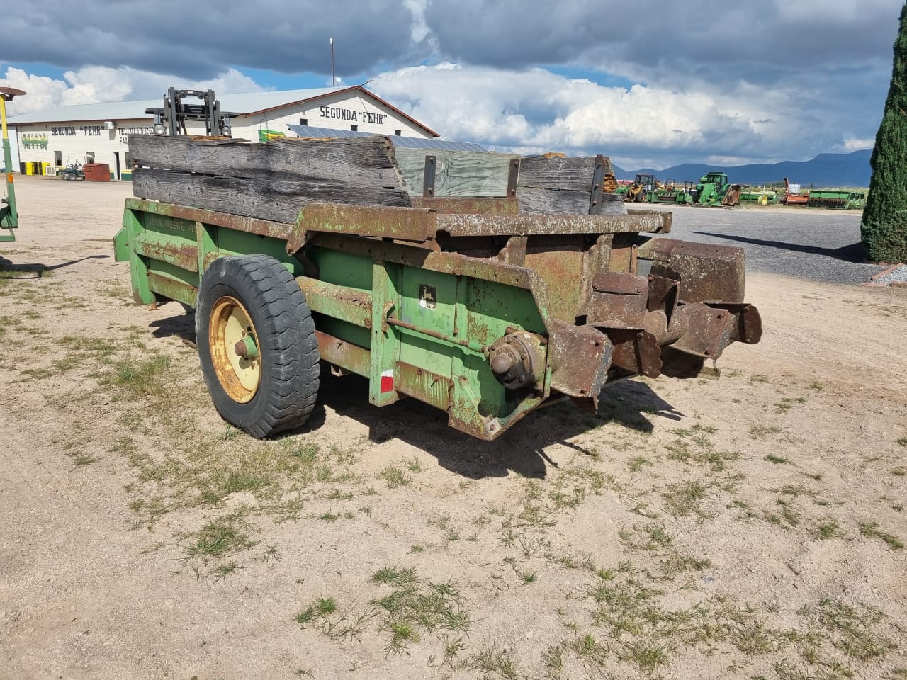 Remolque estiercolero marca john deere
