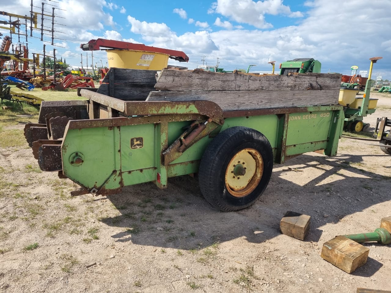 Remolque estiercolero marca john deere