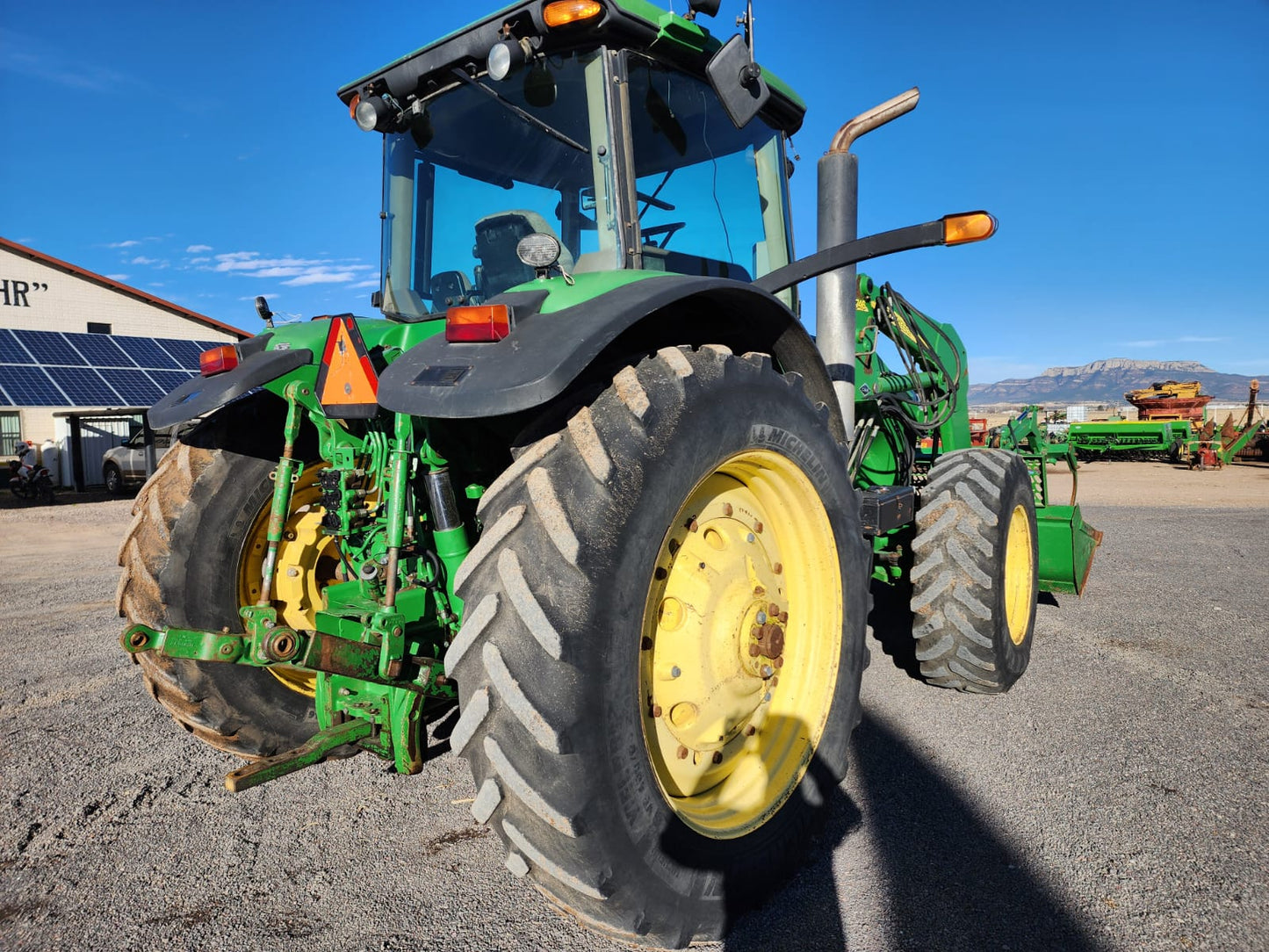 TRACTOR MARCA JOHN DEERE MODELO 7830 AÑO 2010 CON PALA FRONTAL