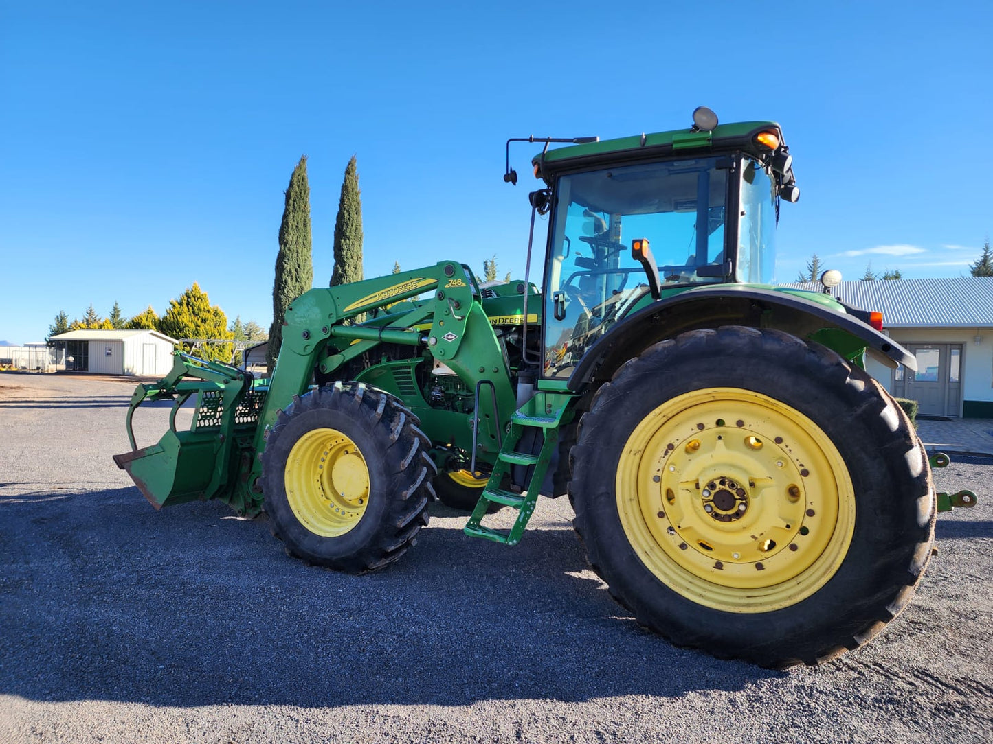 TRACTOR MARCA JOHN DEERE MODELO 7830 AÑO 2010 CON PALA FRONTAL