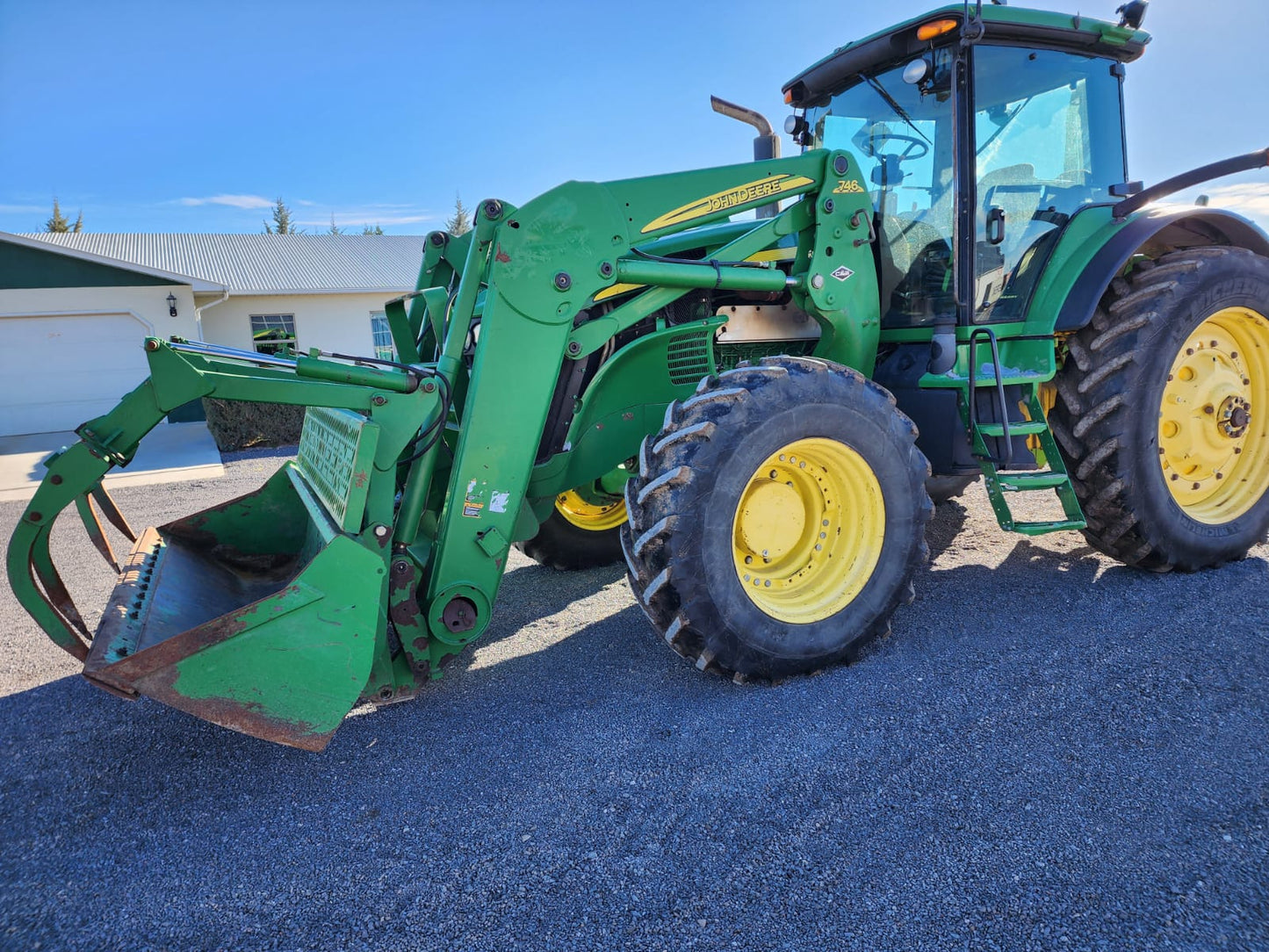 TRACTOR MARCA JOHN DEERE MODELO 7830 AÑO 2010 CON PALA FRONTAL
