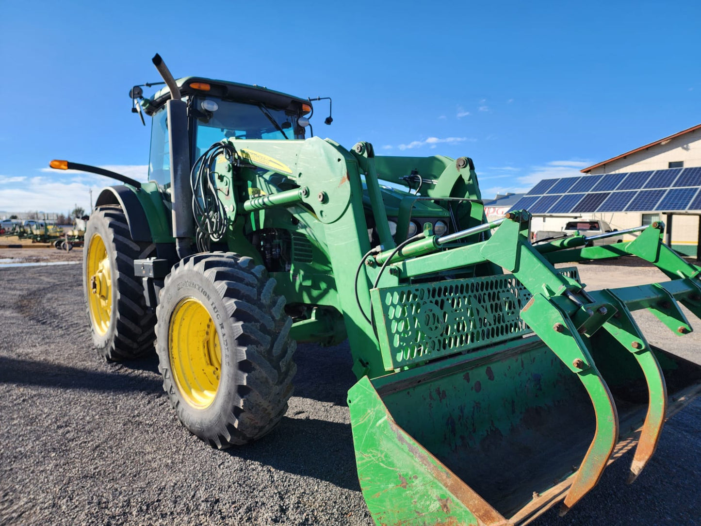 TRACTOR MARCA JOHN DEERE MODELO 7830 AÑO 2010 CON PALA FRONTAL