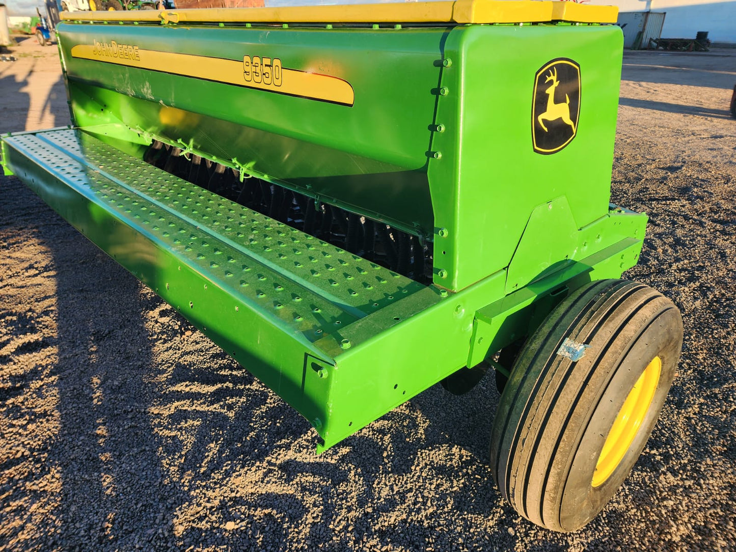 SEMBRADORA DE AVENA MARCA JOHN DEERE MODELO 9350