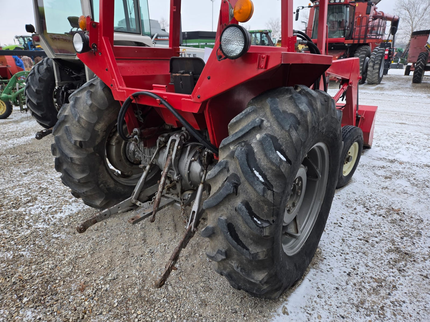 TRACTOR MARCA MASSY FERGUSSON MODELO 255 CON PALA FRONTAL