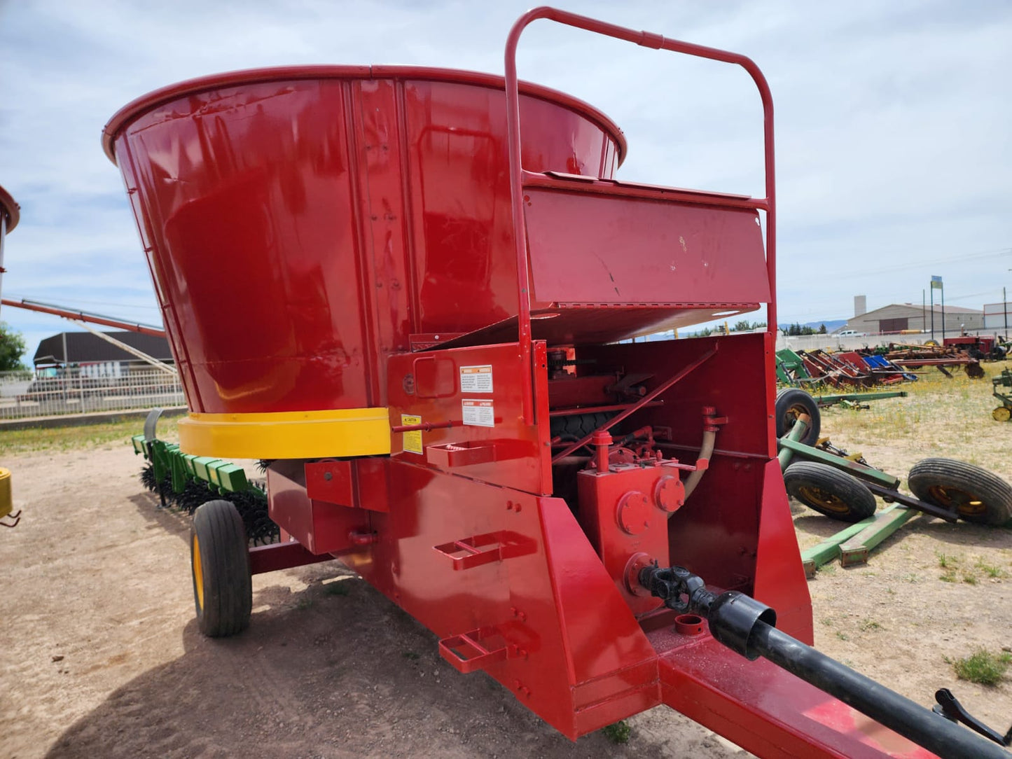Molino marca farm hand modelo 900