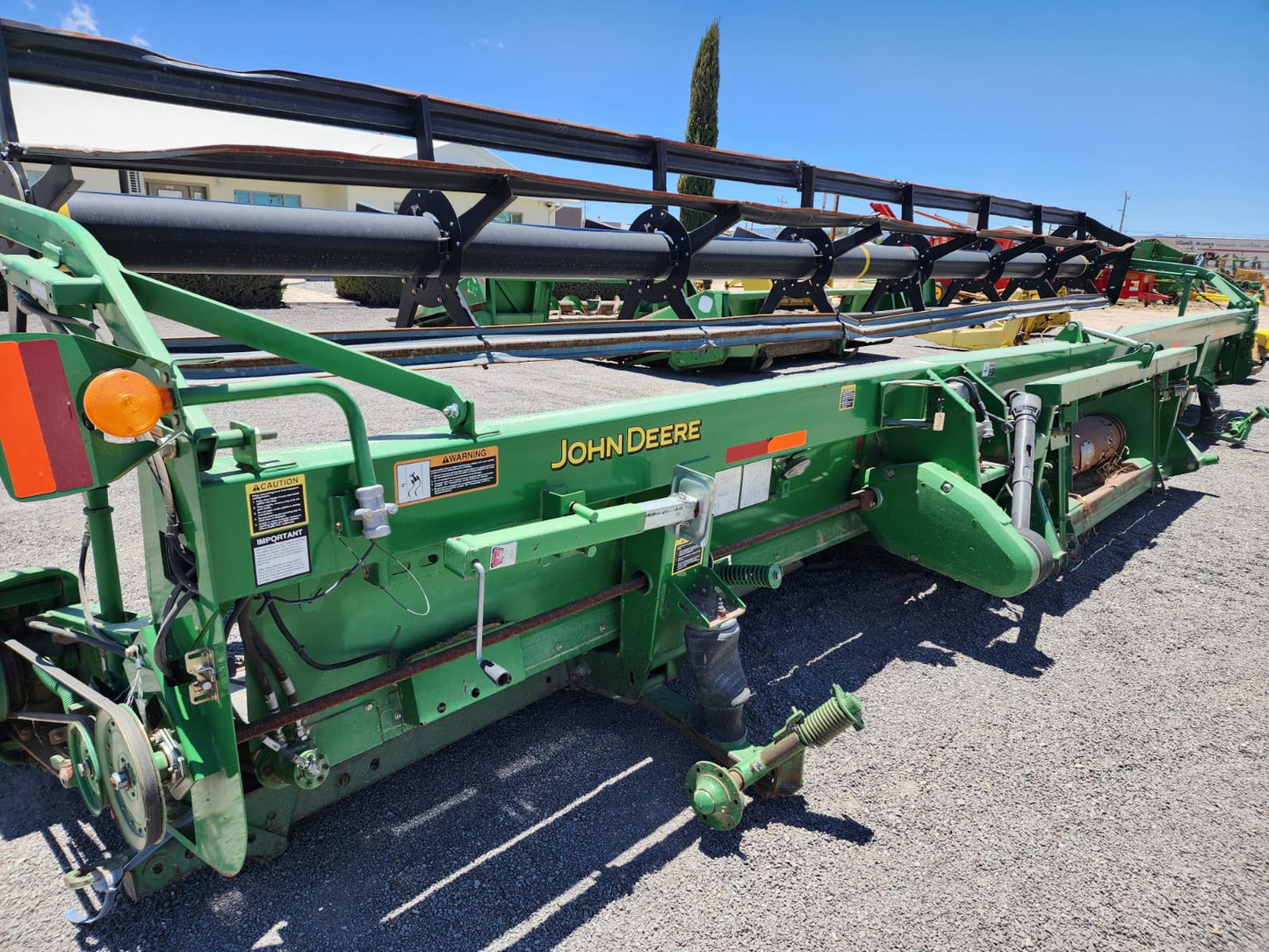 Cabezal de trigo marca john deere 936