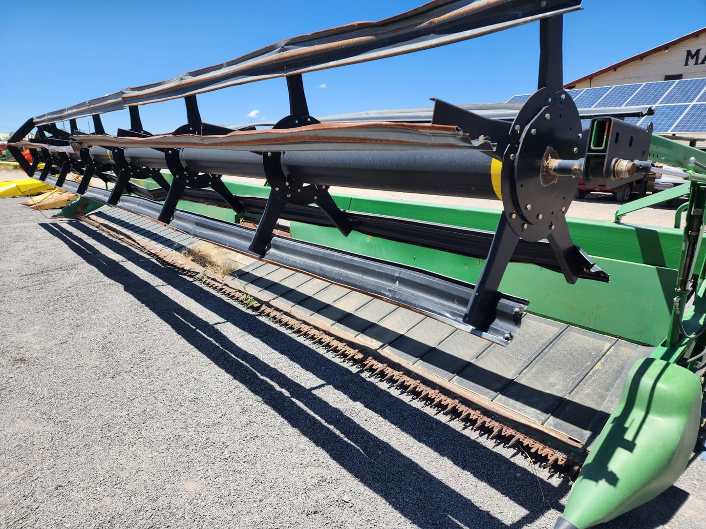 Cabezal de trigo marca john deere 936