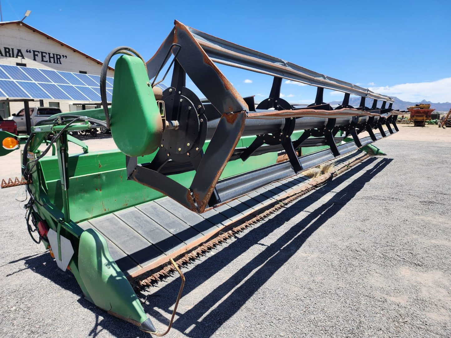 Cabezal de trigo marca john deere 936