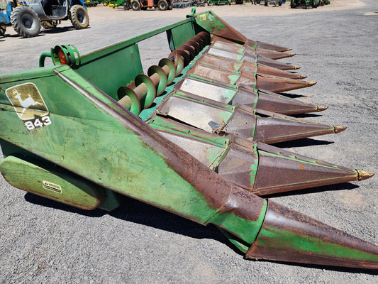 Cabezal de 8 surcos marca john deere modelo 843