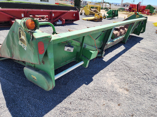 Cabezal de 8 surcos marca john deere modelo 843