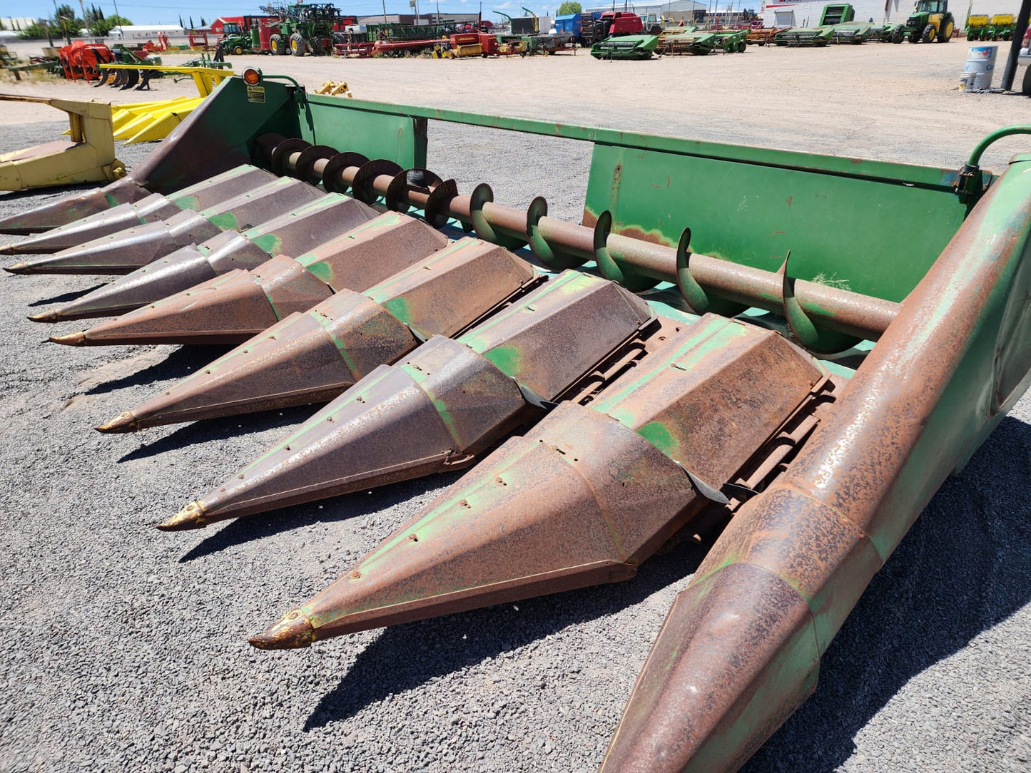Cabezal de 8 surcos marca john deere modelo 843