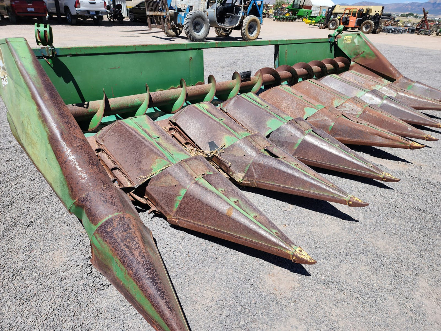 Cabezal de 8 surcos marca john deere modelo 843