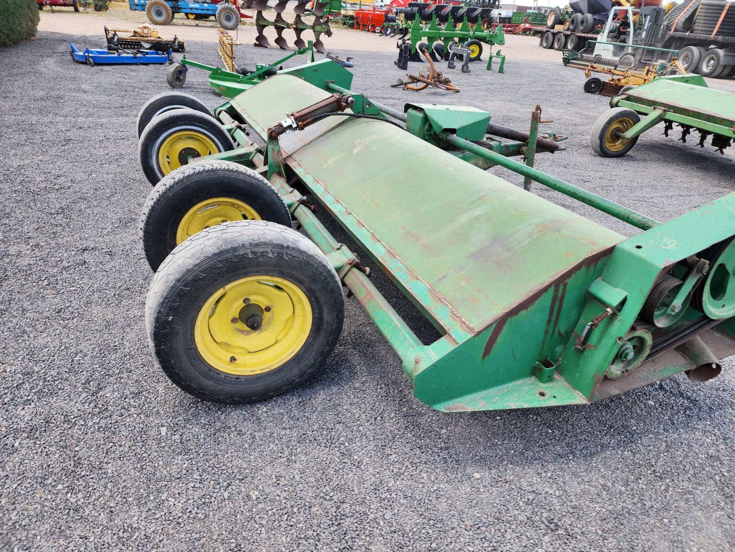 Desvaradora de martillo marca john deere modelo 27