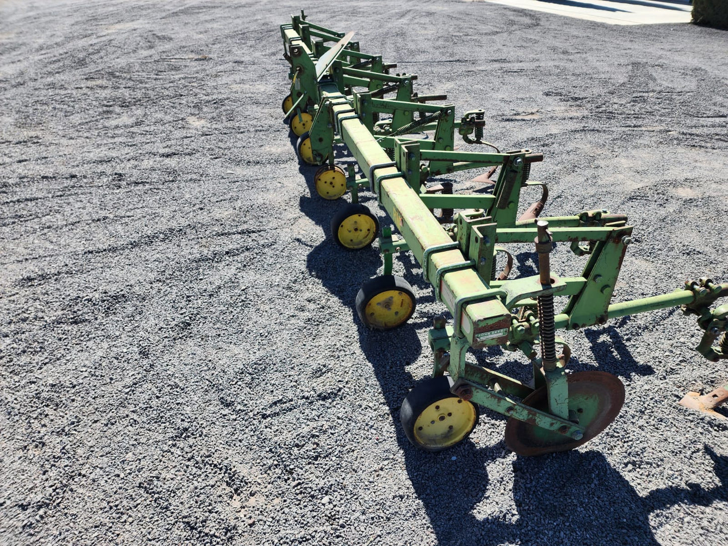 Cultivadora de 6 surcos marca john deere
