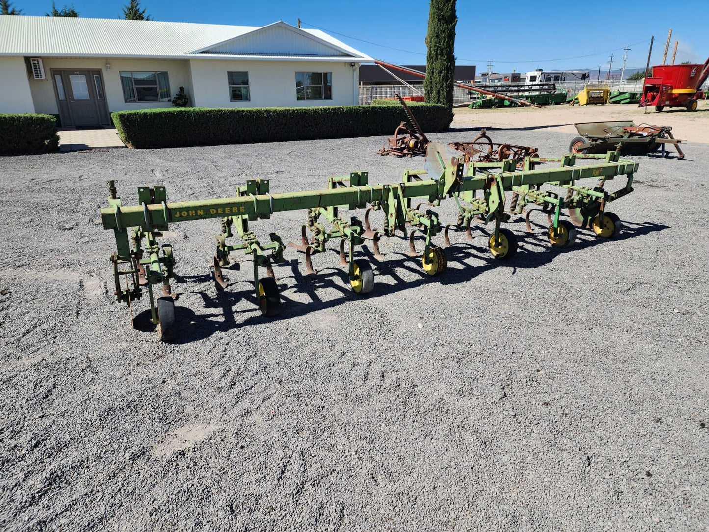 Cultivadora de 6 surcos marca john deere
