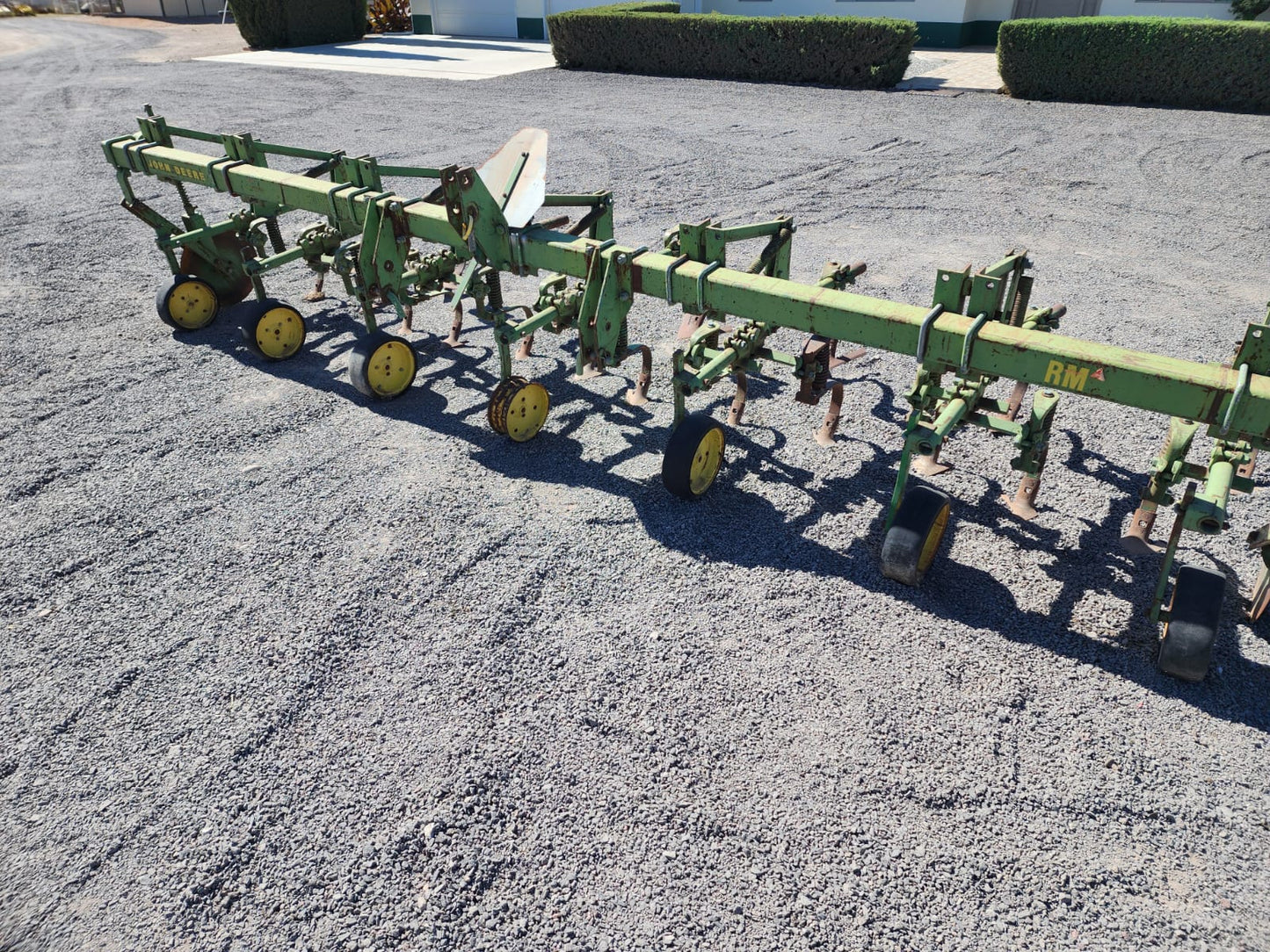 Cultivadora de 6 surcos marca john deere