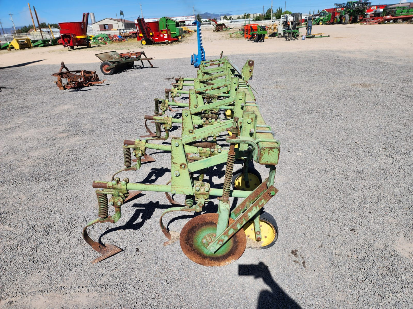 Cultivadora de 6 surcos marca john deere