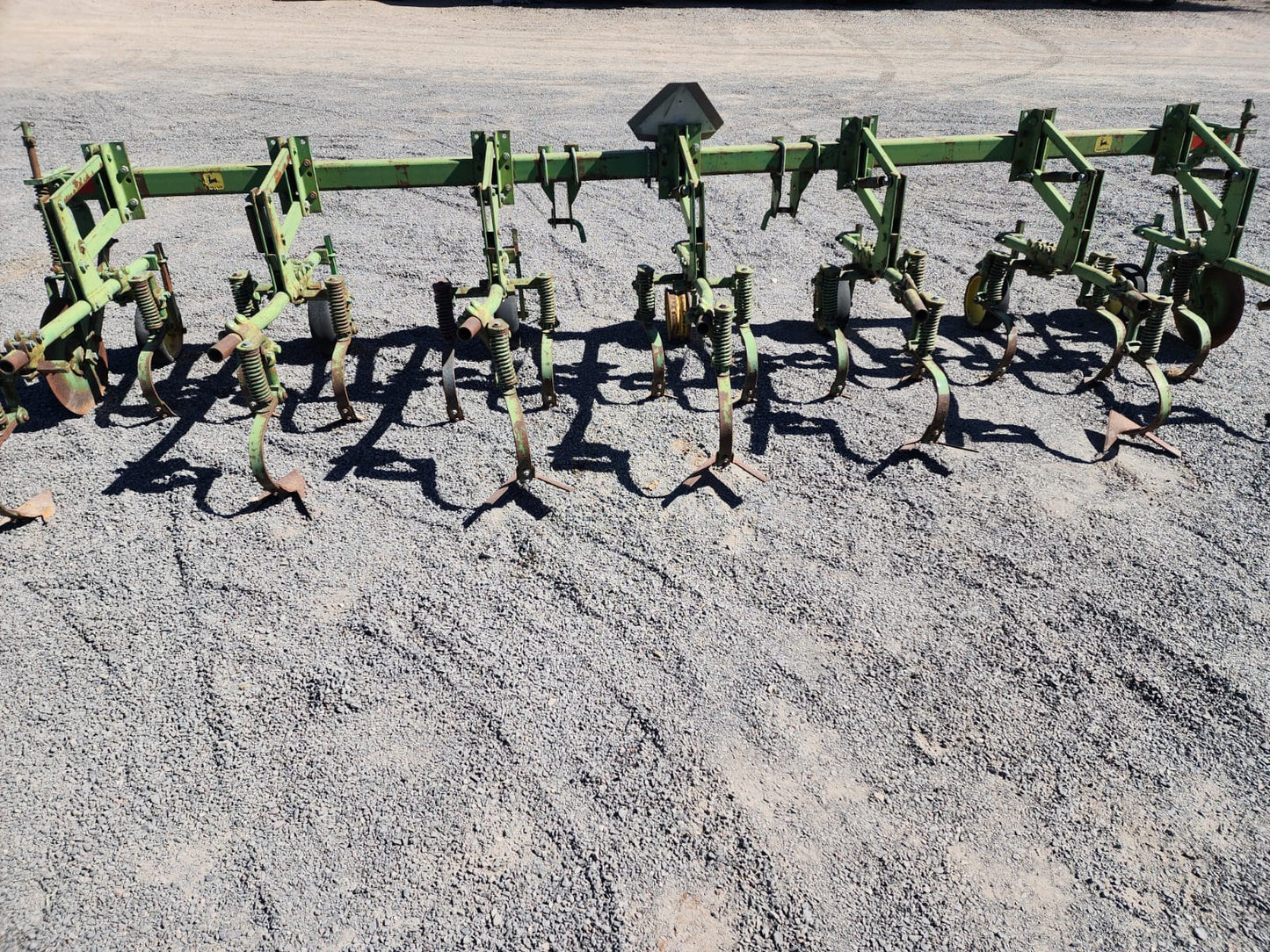 Cultivadora de 6 surcos marca john deere