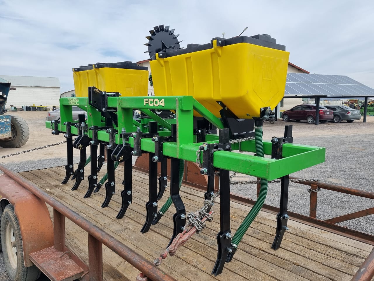 Cultivadora fertilizadora de 4 surcos