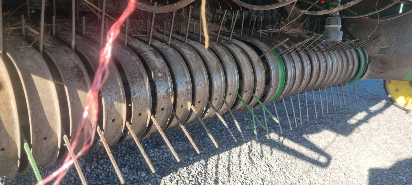EMPACADORA DE ROLLO MARCA JOHN DEERE MODELO 567