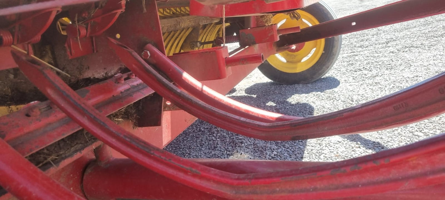 EMPACADORA MARCA NEW HOLLAND MODELO 565