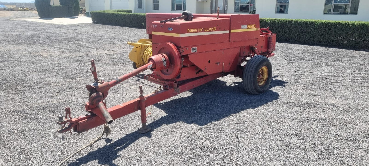 EMPACADORA MARCA NEW HOLLAND MODELO 565