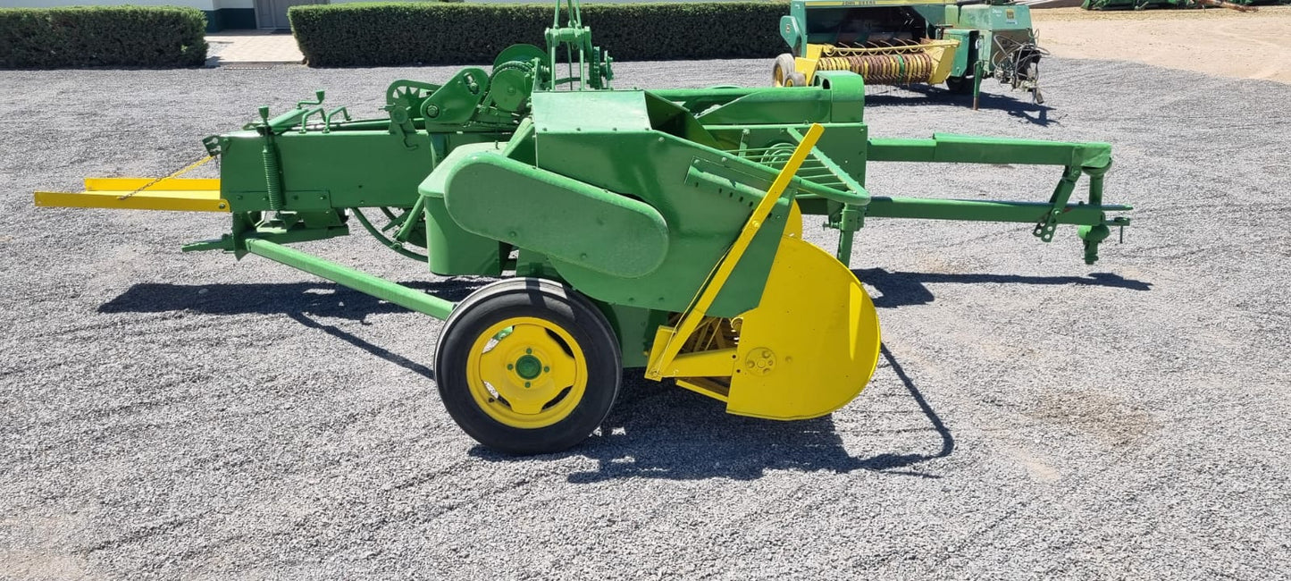 EMPACADRAO MARCA JOHN DEERE MODELO 24T