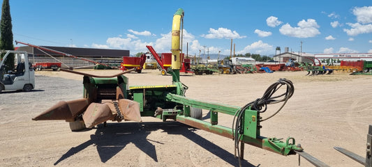 ENCILADORA MARCA JOHN DEERE MODLEO 3970 CON CABEZAL DE 2 SURCOS