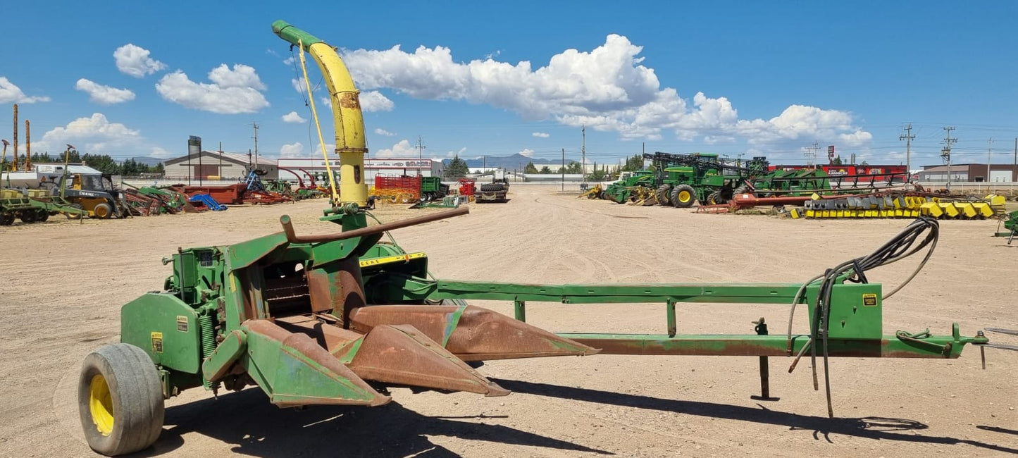 ENCILADORA MARCA JOHN DEERE MODLEO 3970 CON CABEZAL DE 2 SURCOS