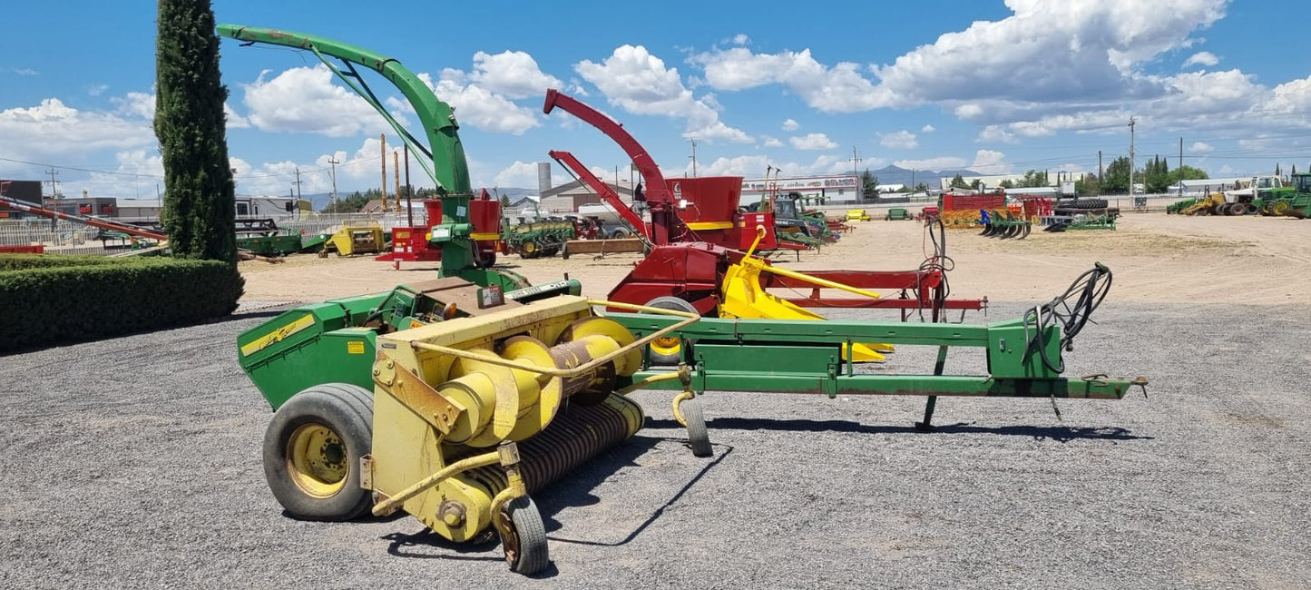 ENCIALDORA MARCA JOHN DEERE MODELO 3970 CON ROLADOR CABEZAL PICK UP
