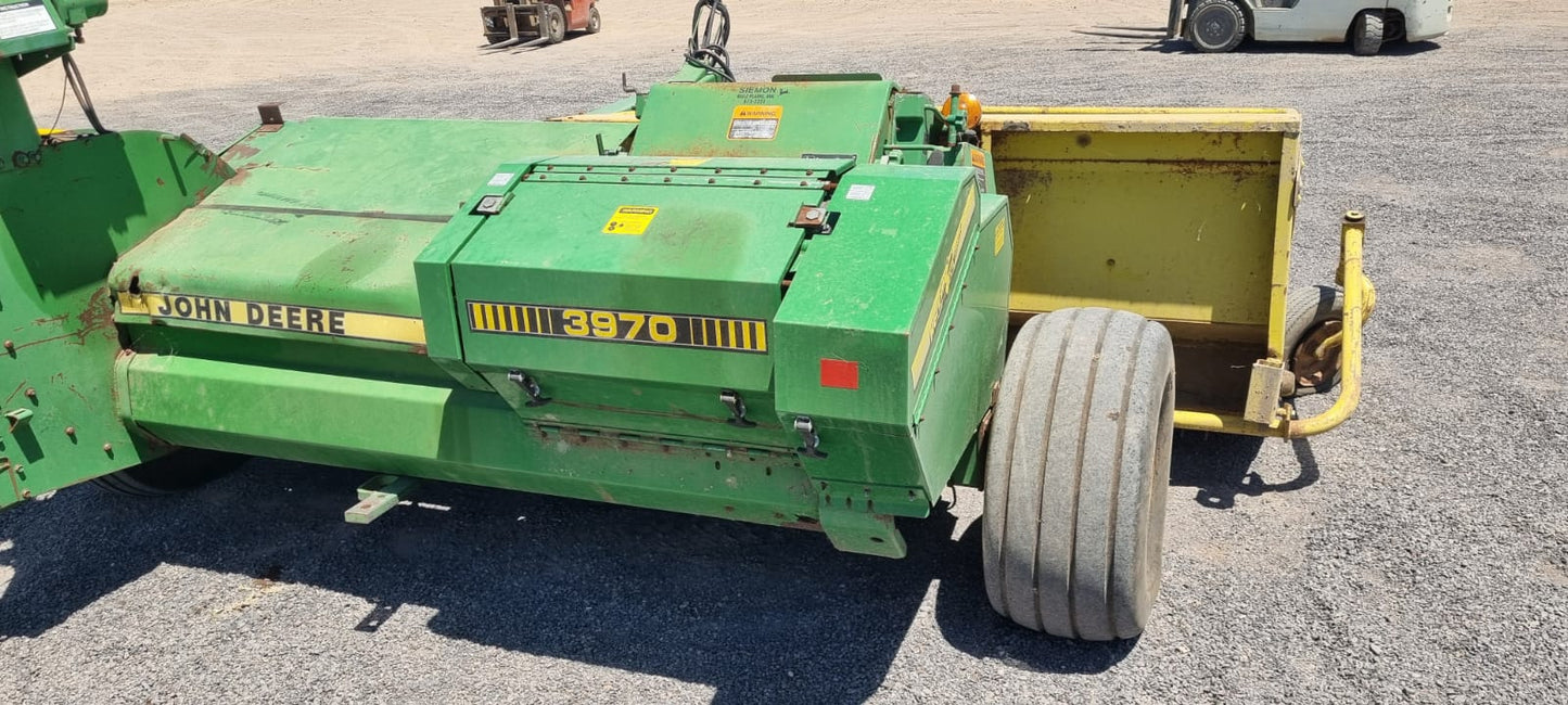 ENCIALDORA MARCA JOHN DEERE MODELO 3970 CON ROLADOR CABEZAL PICK UP