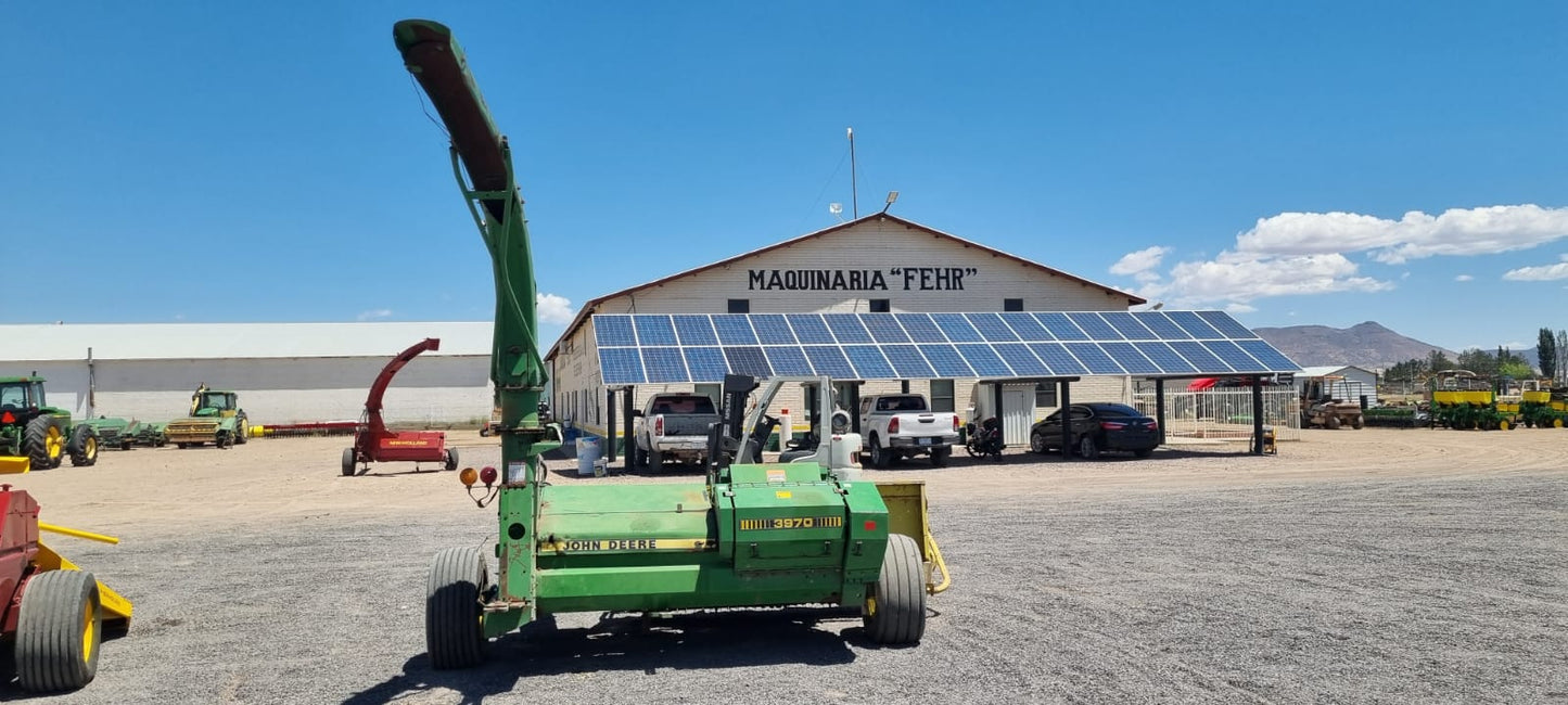 ENCIALDORA MARCA JOHN DEERE MODELO 3970 CON ROLADOR CABEZAL PICK UP