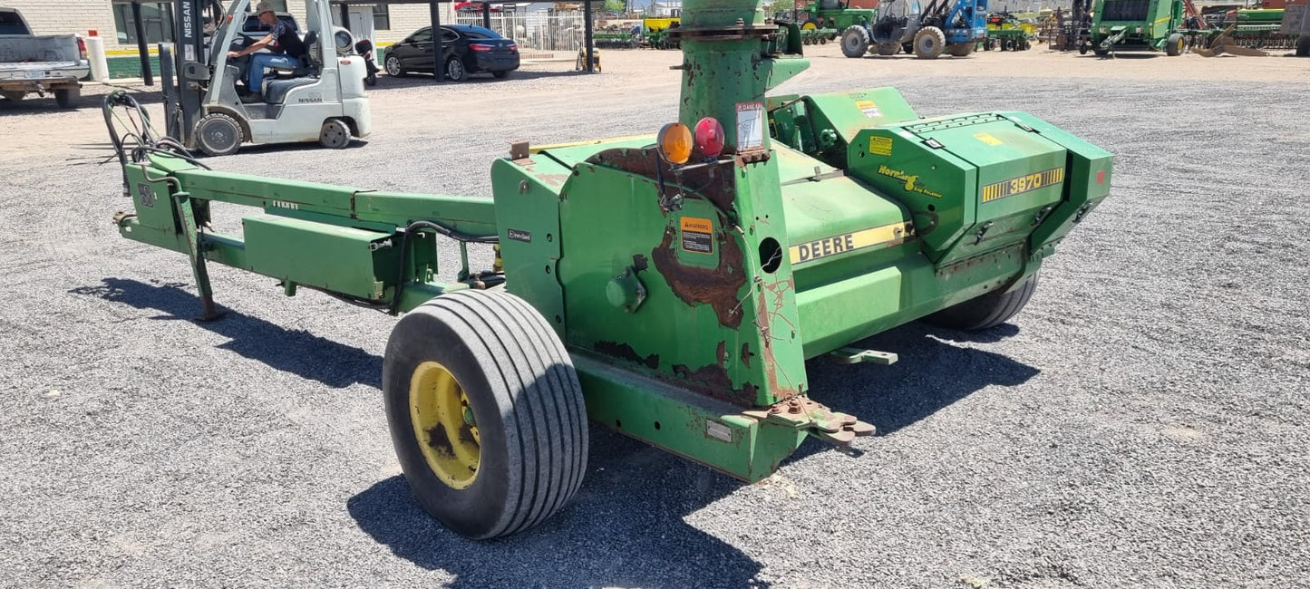ENCIALDORA MARCA JOHN DEERE MODELO 3970 CON ROLADOR CABEZAL PICK UP