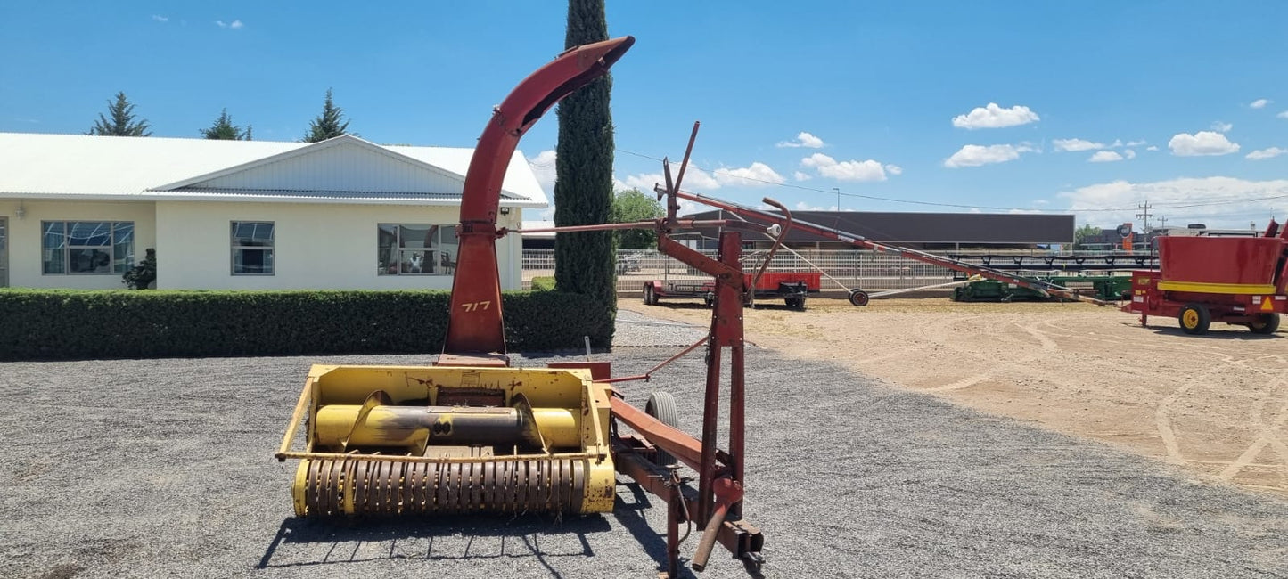 ENCILADORA NEW HOLLAND MODELO 792