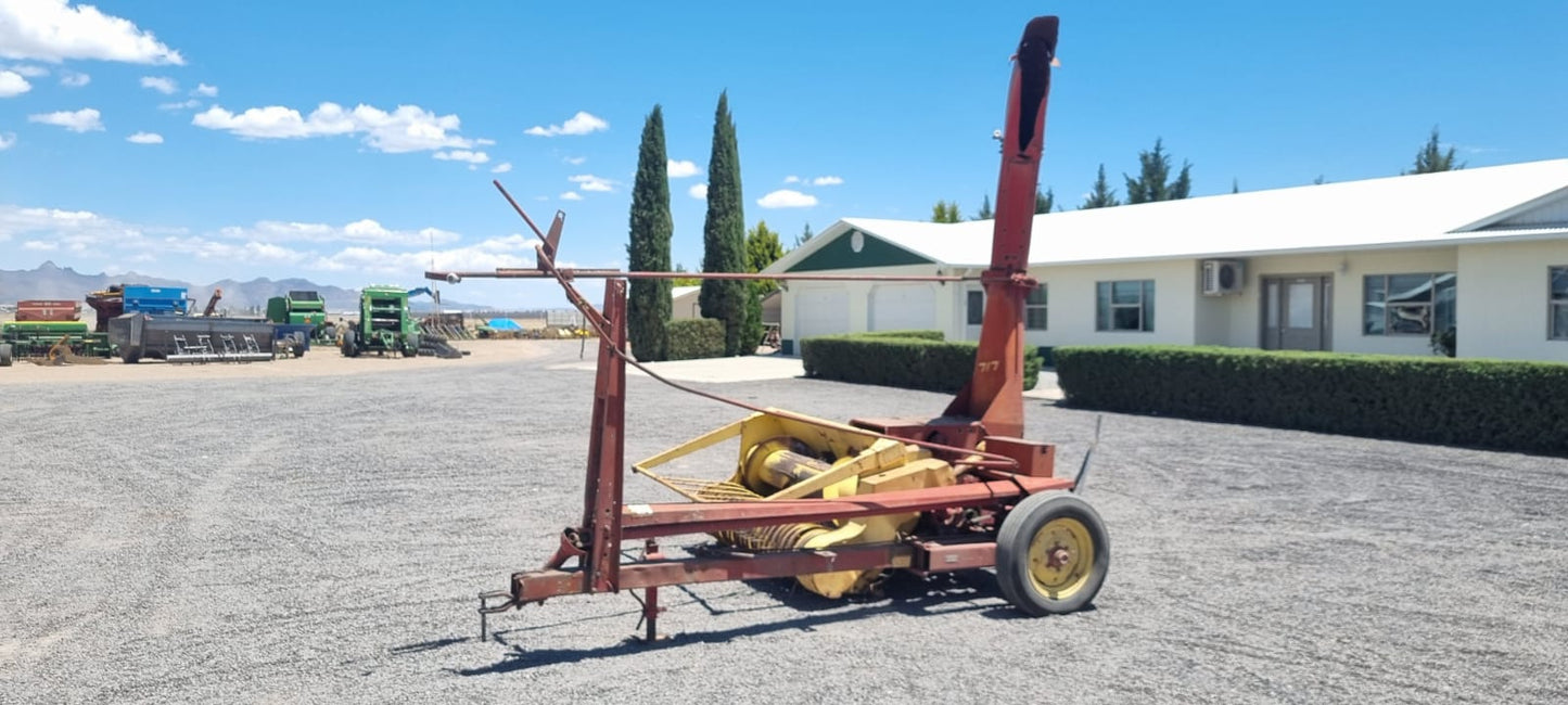 ENCILADORA NEW HOLLAND MODELO 792