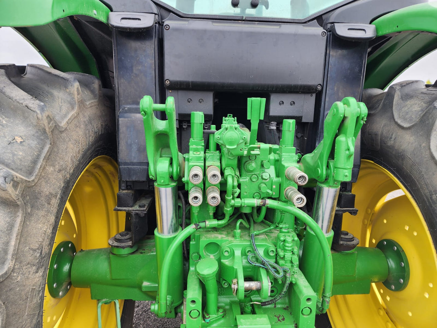 TRACTOR MARCA JOHN DEERE MODELO 7130 4X4