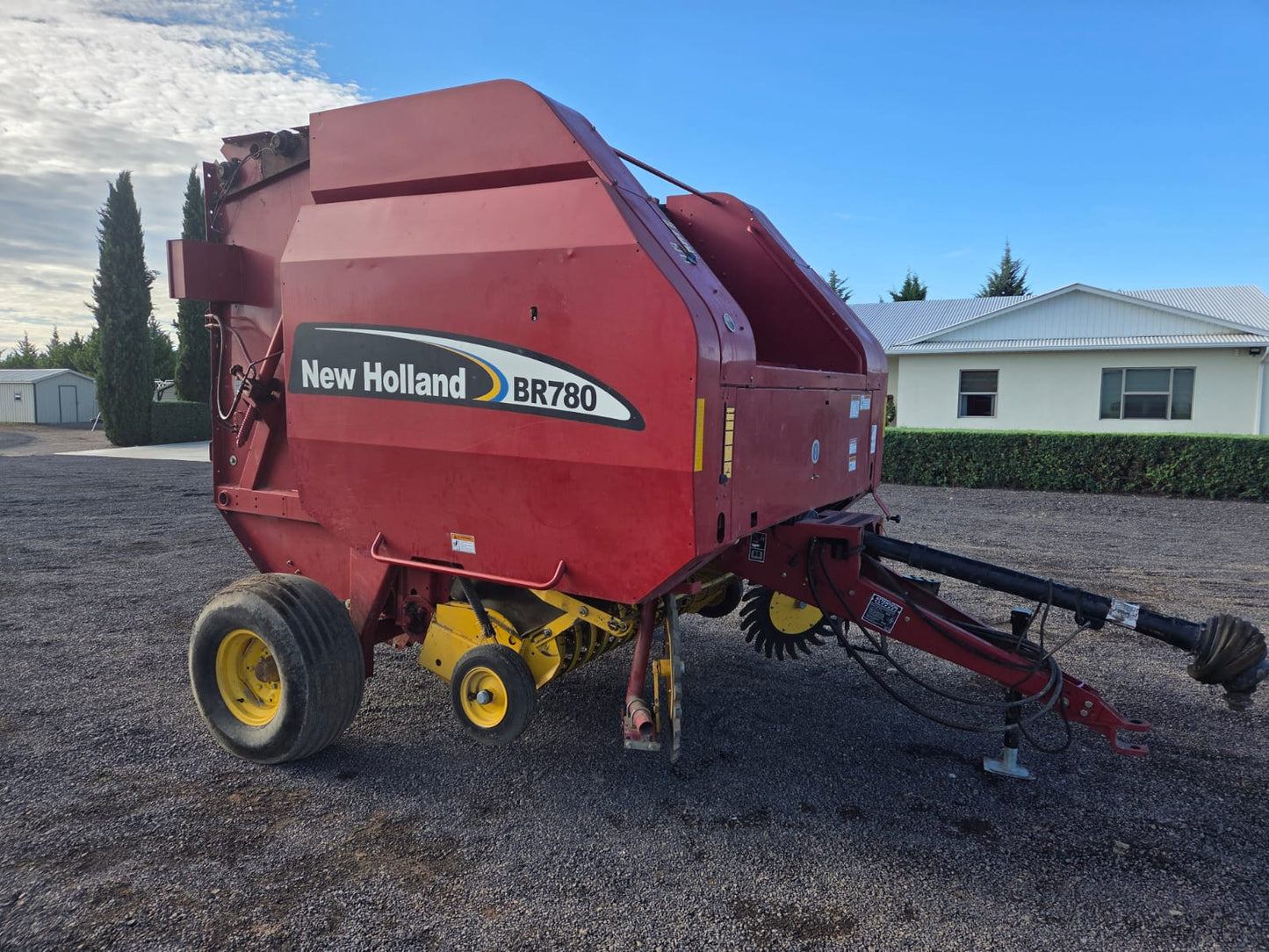 EMPACADORA DE ROLLOS MARCA NEW HOLLAND MODLEO BR780 AÑO 2002