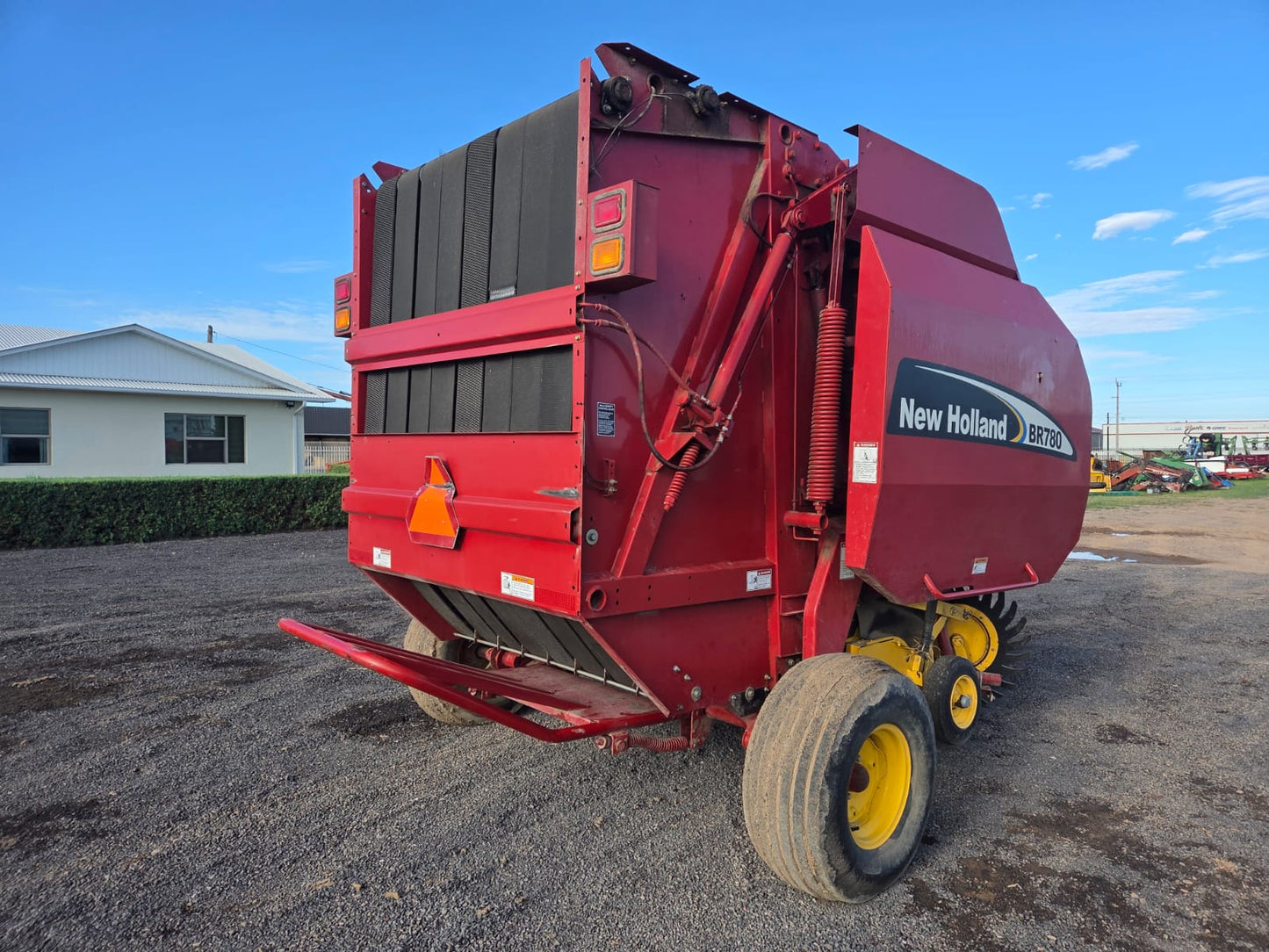 EMPACADORA DE ROLLOS MARCA NEW HOLLAND MODLEO BR780 AÑO 2002