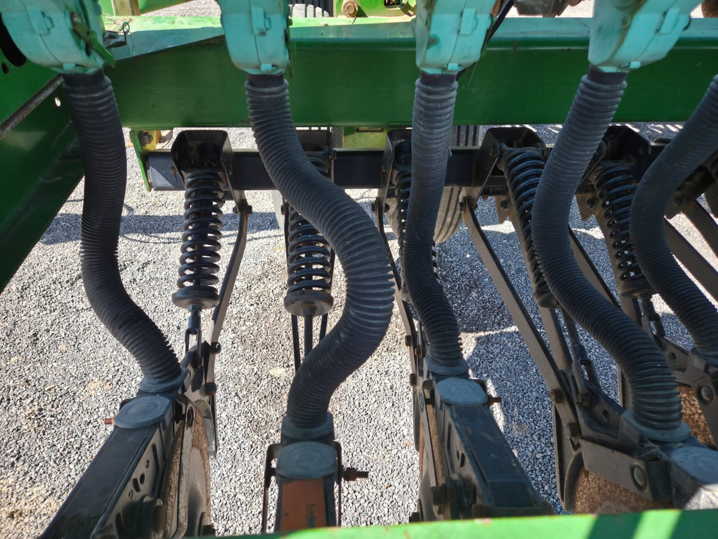 SEMBRADORA DE GRANO FINO MARCA JOHN DEERE MODELO 455