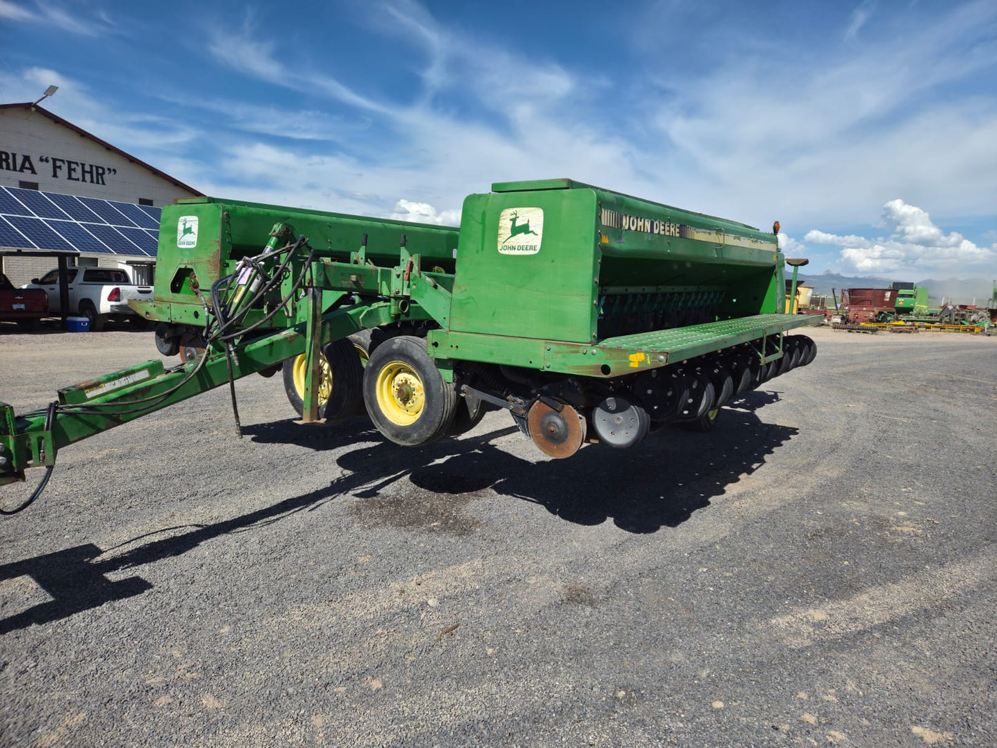 SEMBRADORA DE GRANO FINO MARCA JOHN DEERE MODELO 455