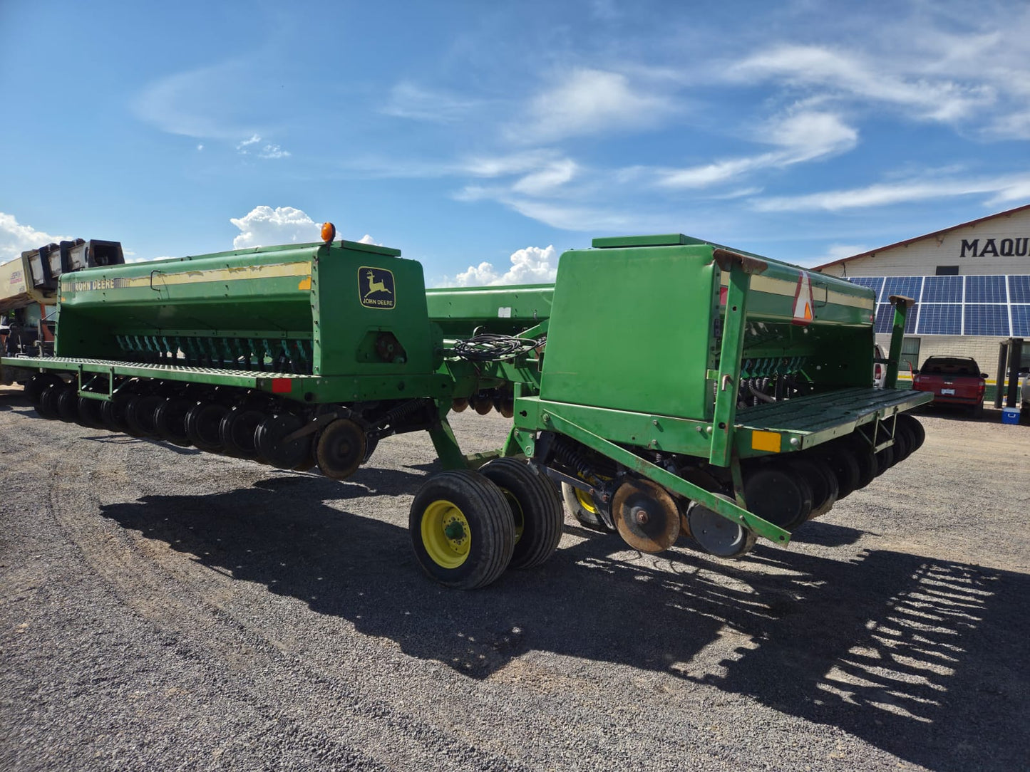SEMBRADORA DE GRANO FINO MARCA JOHN DEERE MODELO 455